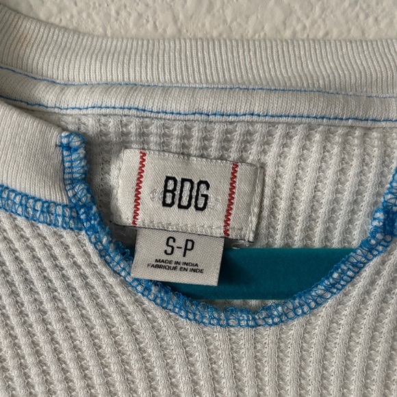 Urban Outfitters Cream and Blue Crop Top - Picture 2 of 3